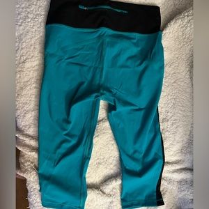 Lululemon teal cropped leggings